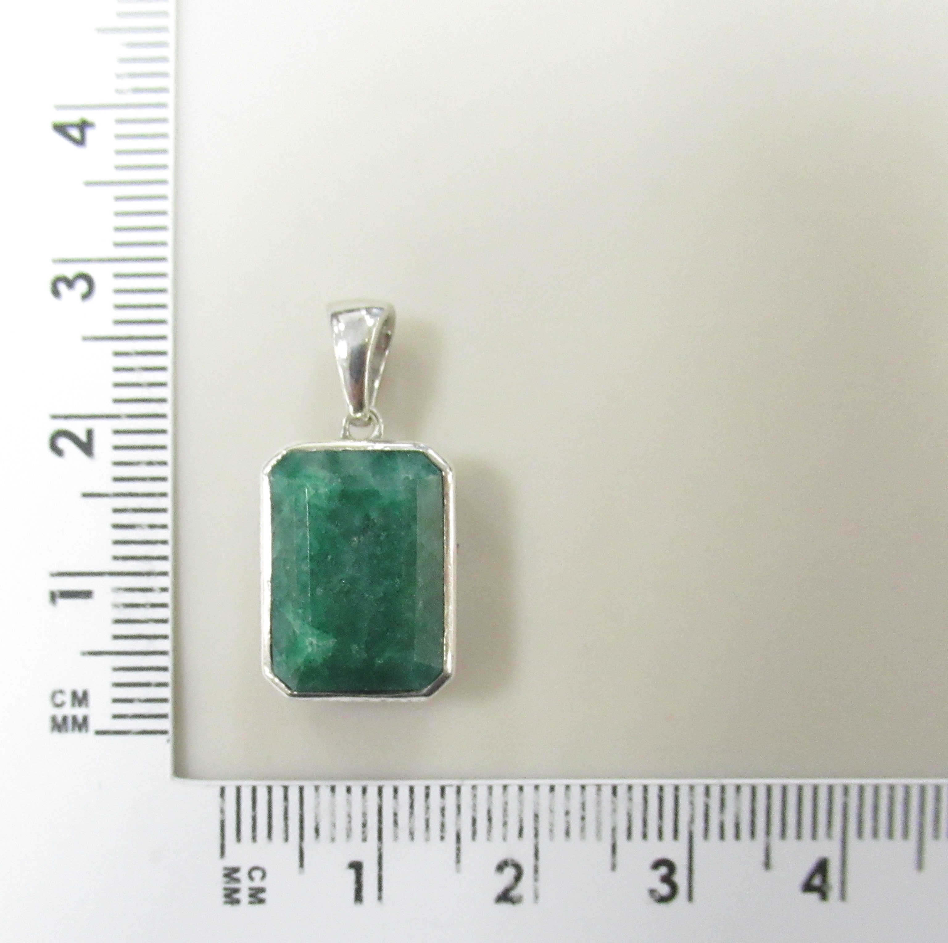 Серебряная подвеска с бериллом